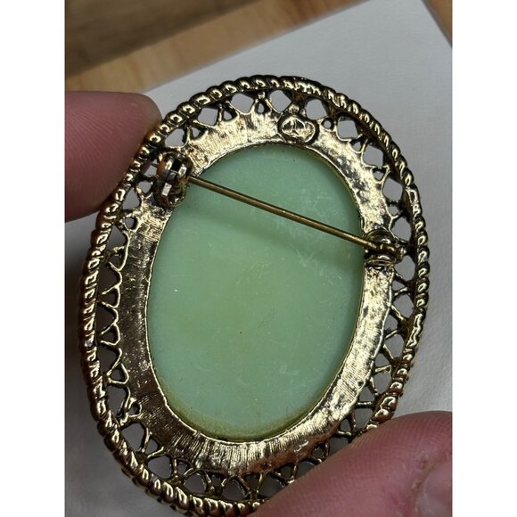 Vintage Oval Floral Brooch With Hand-Painted White & Yellow Flowers On Mint Gree - Picture 3 of 8